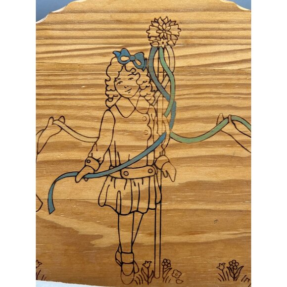 Vtg Wooden Towel Holder Maypole Dancing Plaque With Embroidered Recipe TeaCloth - Picture 8 of 14